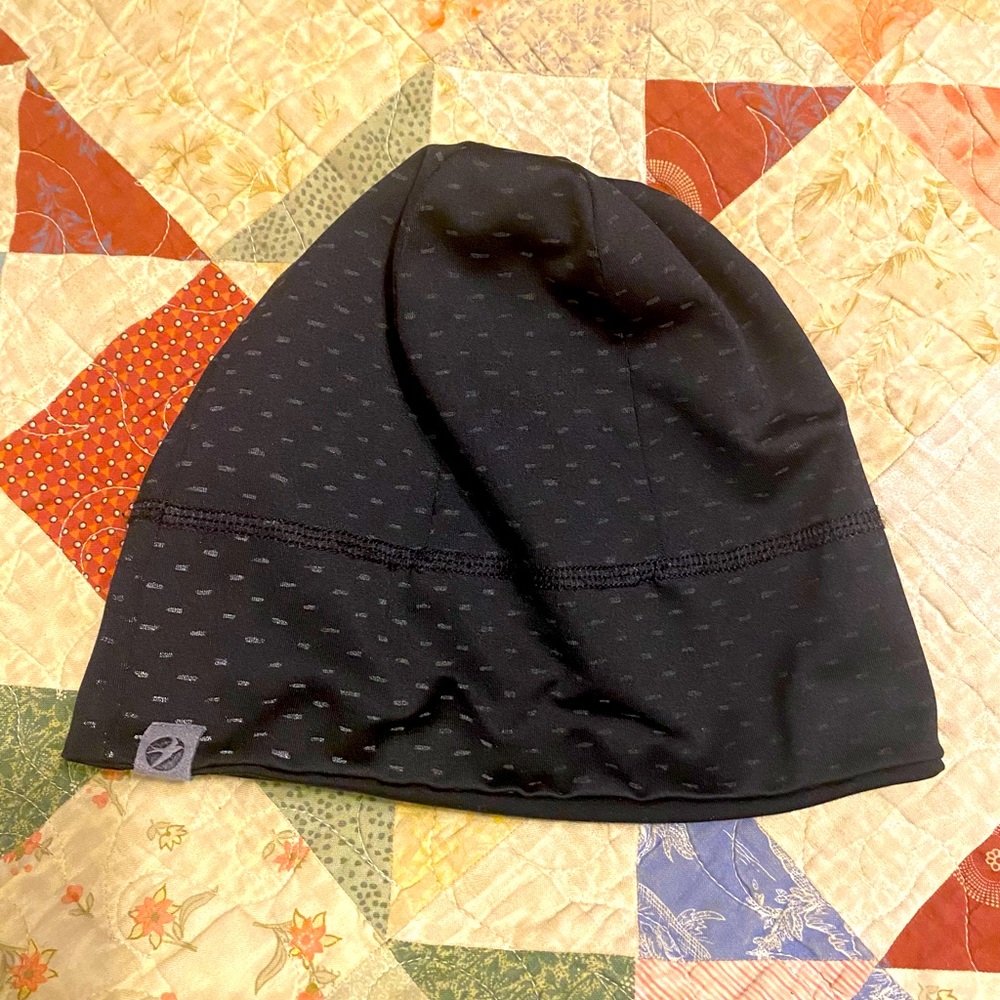 Oiselle reflective beanie